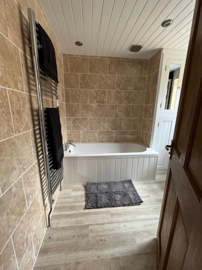 Pet Friendly Cottage Pool Exteriör bild